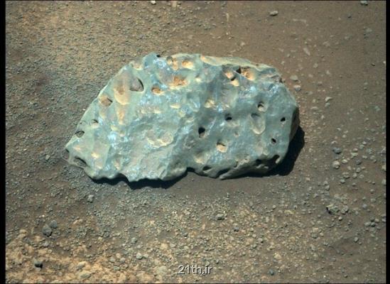 استقامت در حال بررسی راز سنگ عجیب یافت شده در مریخ!