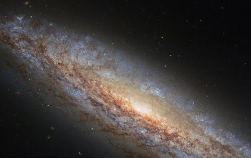 تصویری خارق العاده از یک کهکشان ستاره فشان!
