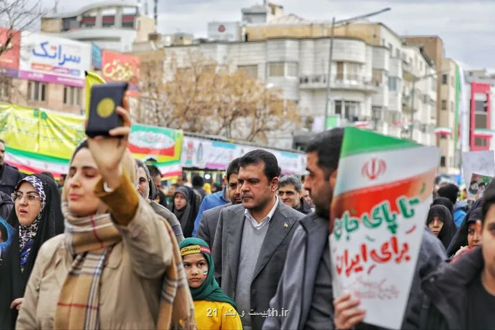 معاون علمی رئیس جمهوری در راهپیمایی 22بهمن حضور یافت